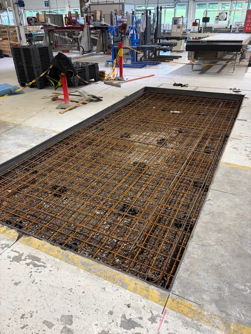 Armeringsnät monterat inför gjutning av betongplatta
