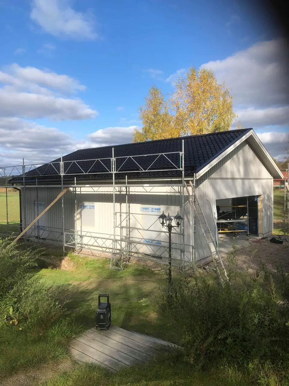 Nybyggnation under uppförande med ställning
